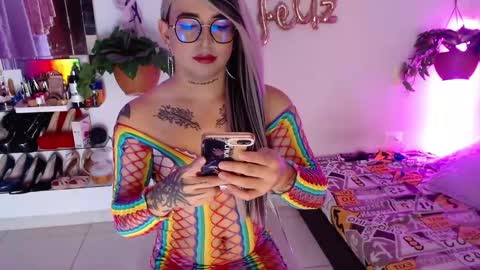 Cristina online show from 11-23-25, 11:37