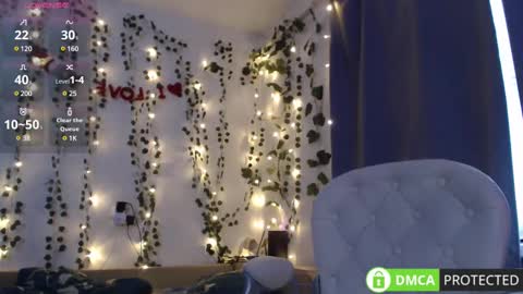 Mia online show from 02-13-25, 05:37