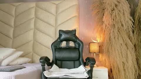 laya online show from 11-20-25, 04:01