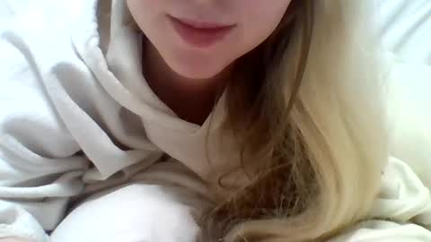 Snapshot of layannalea chatting on 12-12-24, 02:59 layannalea online show from 12-12-24, 02:59