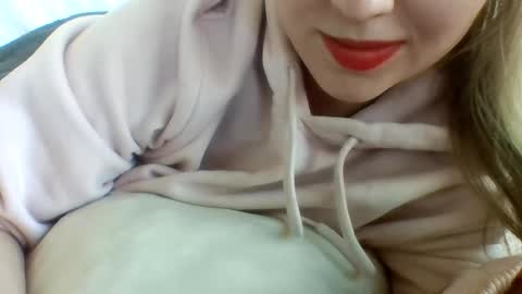 Snapshot of layannalea chatting on 01-15-25, 10:35 layannalea online show from 01-15-25, 10:35