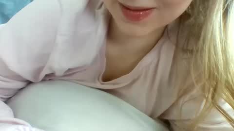 Snapshot of layannalea chatting on 02-27-25, 10:42 layannalea online show from 02-27-25, 10:42