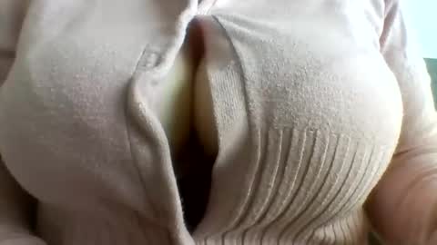 Snapshot of layannalea chatting on 12-21-25, 09:00 layannalea online show from 12-21-25, 09:00