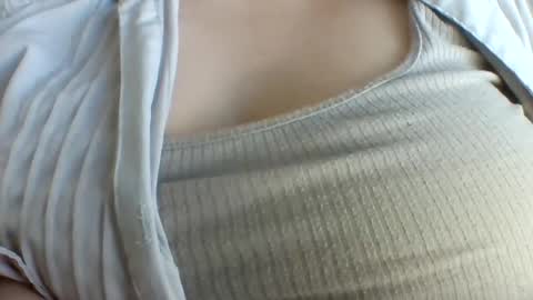 Snapshot of layannalea chatting on 03-15-26, 12:05 layannalea online show from 03-15-26, 12:05