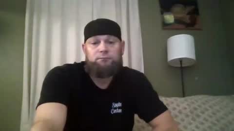 Snapshot of layinlow42 chatting on 10-14-25, 03:18 layinlow42 online show from 10-14-25, 03:18