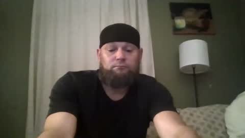 Snapshot of layinlow42 chatting on 10-18-25, 05:21 layinlow42 online show from 10-18-25, 05:21