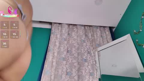 layla_17 online show from 09-28-25, 01:11