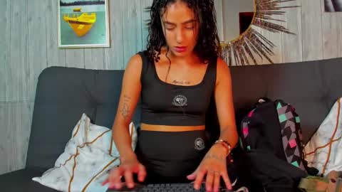 Layla online show from 12-08-24, 12:40