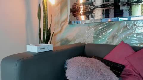 Layla online show from 03-08-25, 10:56