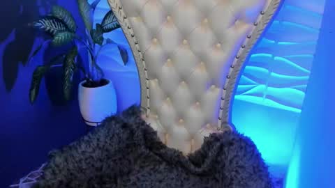 Layla online show from 11-04-25, 01:27