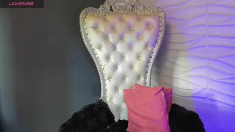 Layla online show from 04-16-26, 09:39