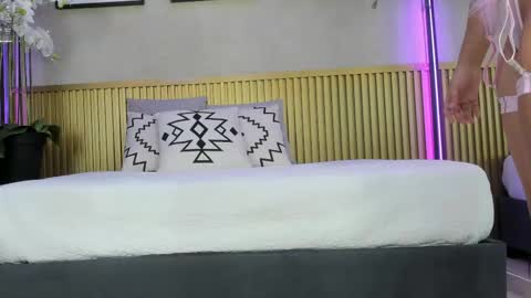 Snapshot of layla_banks_ chatting on 04-20-26, 04:26 Layla online show from 04-20-26, 04:26