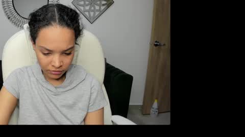 Snapshot of layla_breezee_ chatting on 10-20-25, 04:02 Layla Breezee online show from 10-20-25, 04:02