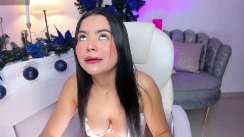 Layla Breezee online show from 12-20-25, 12:45