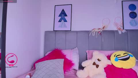 Layla online show from 01-18-25, 04:15