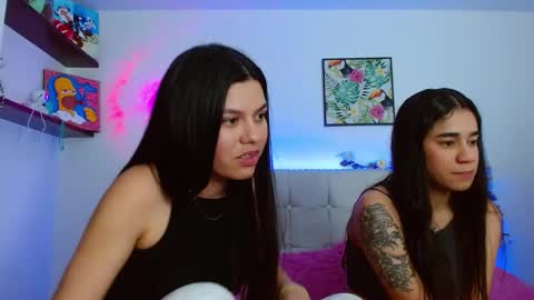 Snapshot of layla_roma chatting on 01-15-25, 01:56 Lia and Rachel online show from 01-15-25, 01:56