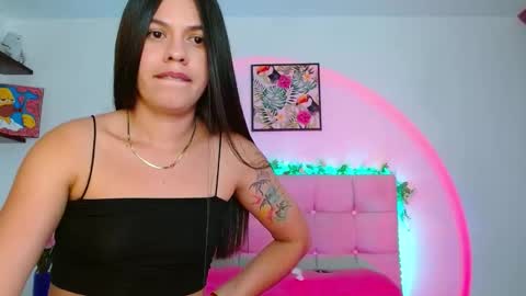 Snapshot of layla_roma chatting on 10-31-25, 12:33 Lia and Rachel online show from 10-31-25, 12:33