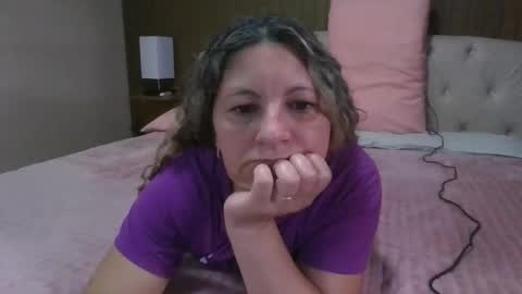 Snapshot of laylabrasil chatting on 02-04-25, 07:22 kelly online show from 02-04-25, 07:22