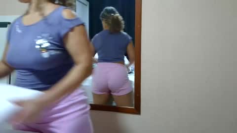 Snapshot of laylabrasil chatting on 03-01-25, 02:15 kelly online show from 03-01-25, 02:15