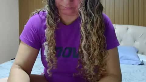 Snapshot of laylabrasil chatting on 09-14-25, 06:40 kelly online show from 09-14-25, 06:40