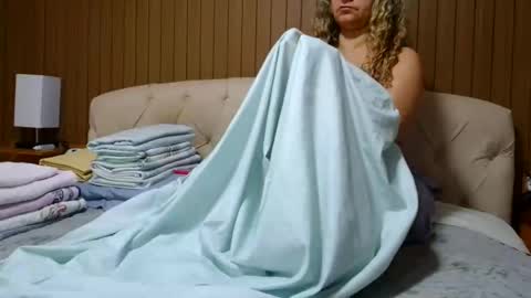 Snapshot of laylabrasil chatting on 09-20-25, 01:39 kelly online show from 09-20-25, 01:39
