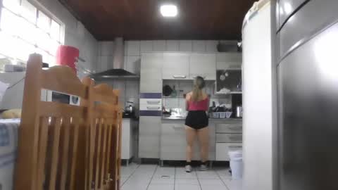 Snapshot of laylabrasil chatting on 09-20-25, 08:21 kelly online show from 09-20-25, 08:21