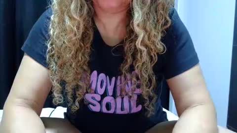 Snapshot of laylabrasil chatting on 10-11-25, 05:17 kelly online show from 10-11-25, 05:17