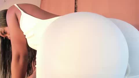 Snapshot of laylacarteer chatting on 09-24-25, 10:13 LAYLA online show from 09-24-25, 10:13