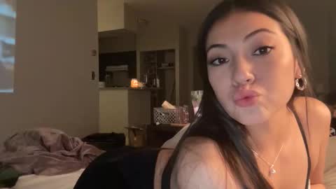 Layla online show from 01-15-26, 04:39