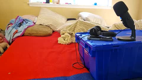 Snapshot of laylalucks chatting on 10-24-25, 02:02 laylalucks online show from 10-24-25, 02:02