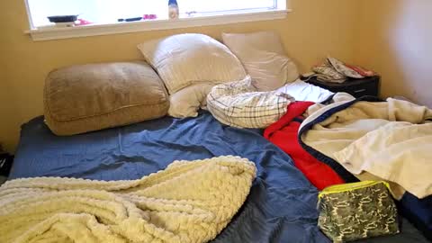 Snapshot of laylalucks chatting on 10-28-25, 04:53 laylalucks online show from 10-28-25, 04:53