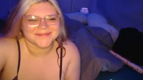 Snapshot of laylalyne chatting on 02-21-26, 07:53 Layla online show from 02-21-26, 07:53