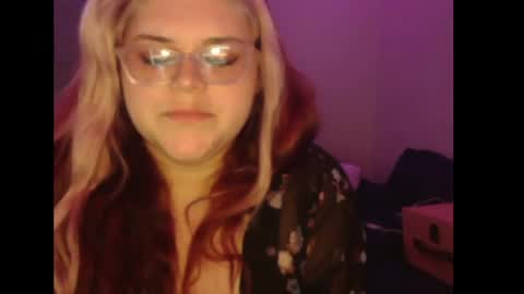 Snapshot of laylalyne chatting on 07-19-26, 06:50 Layla online show from 07-19-26, 06:50
