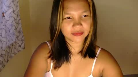 Snapshot of laylanimfa chatting on 06-19-26, 11:19 Nimfa online show from 06-19-26, 11:19