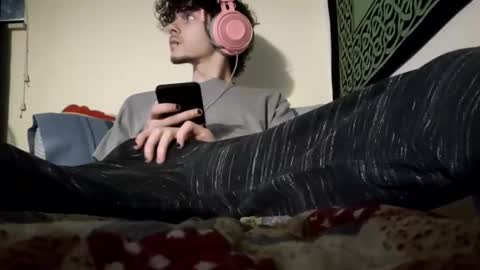 Snapshot of laymetorest420 chatting on 03-09-25, 04:05 Stitch online show from 03-09-25, 04:05