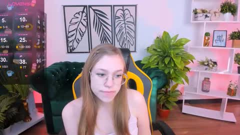 Snapshot of layriantavee chatting on 02-23-25, 07:00 layriantavee online show from 02-23-25, 07:00