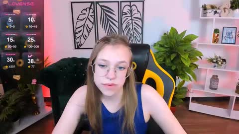 Snapshot of layriantavee chatting on 03-07-25, 10:35 layriantavee online show from 03-07-25, 10:35