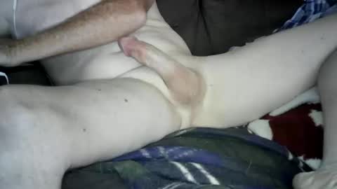 Snapshot of laytonbonner chatting on 10-19-25, 06:47 laytonbonner online show from 10-19-25, 06:47