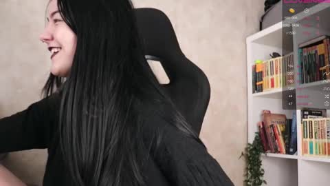 Lisa online show from 09-19-25, 04:14