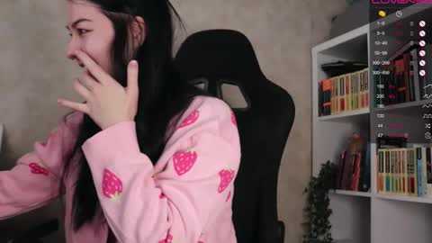 Lisa online show from 10-24-25, 04:42