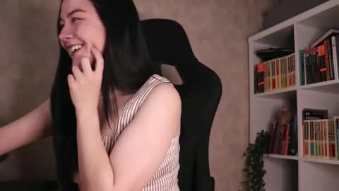 Lisa online show from 10-26-25, 04:18