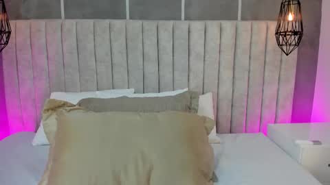 Snapshot of lea_gray chatting on 10-24-25, 06:37 online show from 10-24-25, 06:37