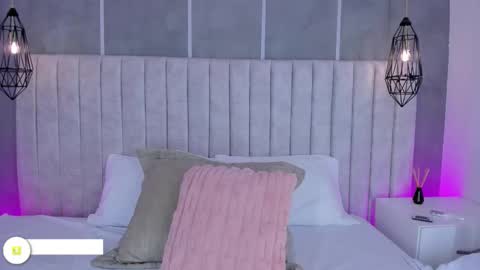 Snapshot of lea_gray chatting on 11-25-25, 06:30 online show from 11-25-25, 06:30