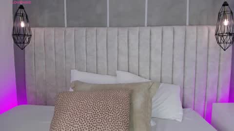 Snapshot of lea_gray chatting on 12-19-25, 06:59 online show from 12-19-25, 06:59