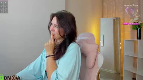 Lea online show from 11-04-25, 01:05