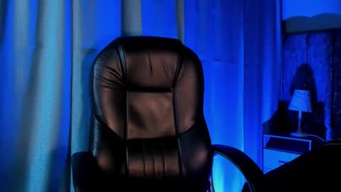 Lea Velle online show from 11-26-25, 06:47