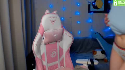 Snapshot of leah__gotty chatting on 12-17-24, 02:33 Leah Gotty online show from 12-17-24, 02:33