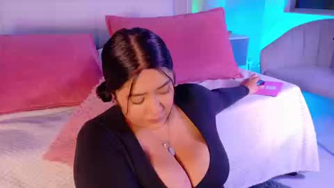 Snapshot of leah_bensoon chatting on 09-10-25, 03:01 Leah online show from 09-10-25, 03:01