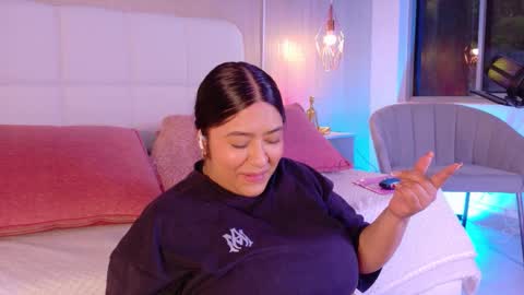 Snapshot of leah_bensoon chatting on 09-12-25, 04:18 Leah online show from 09-12-25, 04:18