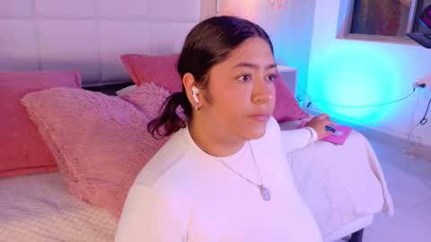 Snapshot of leah_bensoon chatting on 09-15-25, 03:45 Leah online show from 09-15-25, 03:45